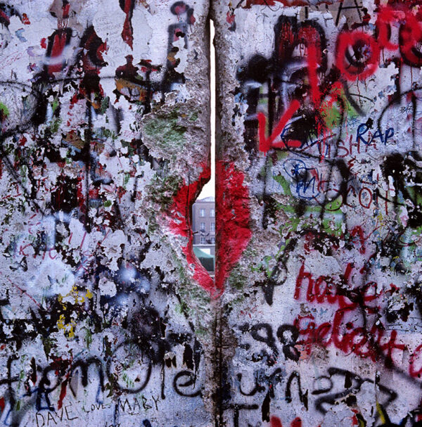 'A crack in the wall' - graffiti, Berlin Wall west zone. 10 November 1989, Fritz von der Schulenburg photography